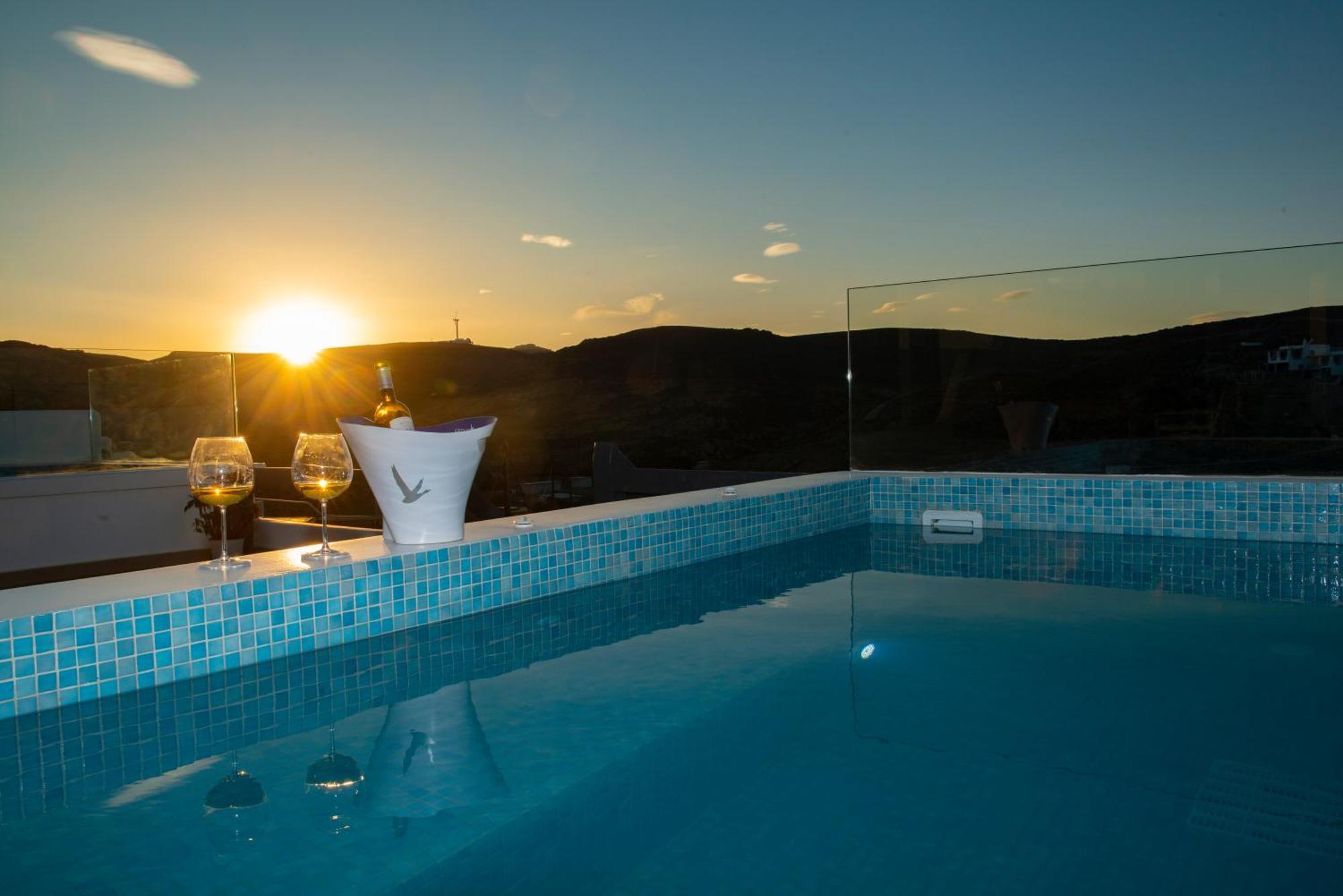 Myrsini'S Luxury Suites Merchia Mykonos Town エクステリア 写真
